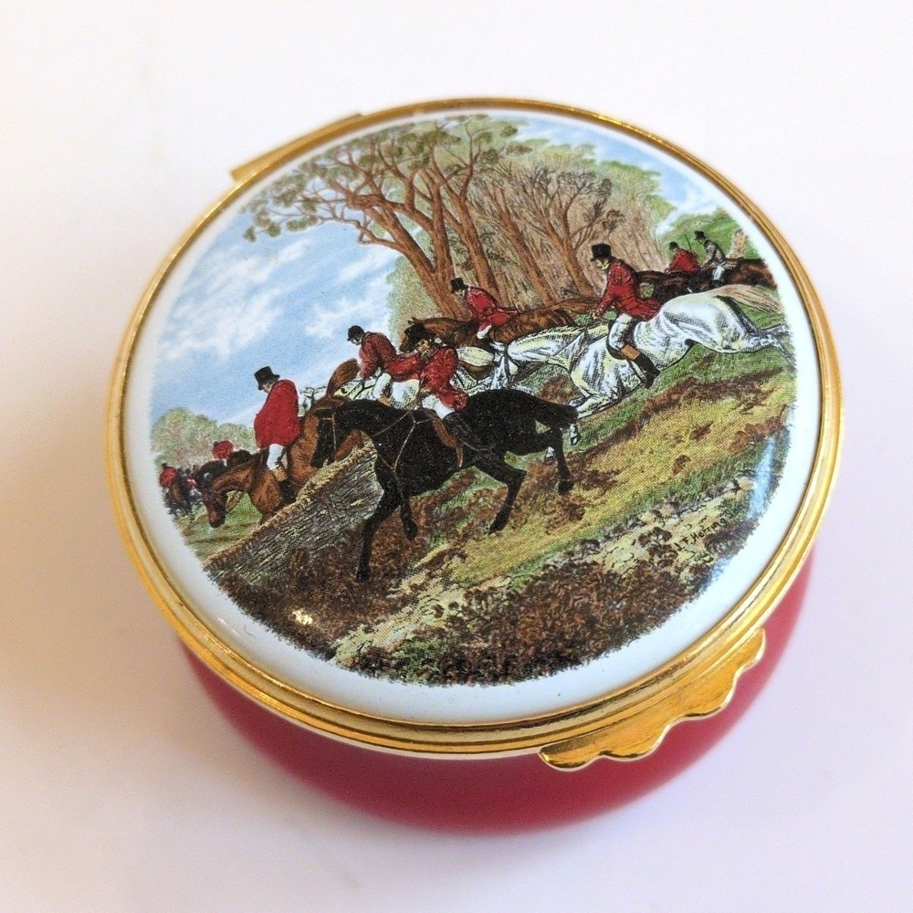 Kingsley Enamels Trinket Box Red‎ Herring Fox Hunting Scene Horses Riders 1.75"